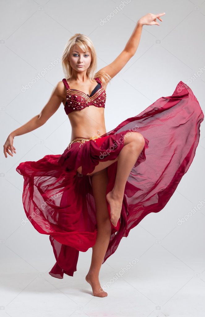 Danza arabe fotos de stock, imágenes de Danza arabe sin royalties |  Depositphotos