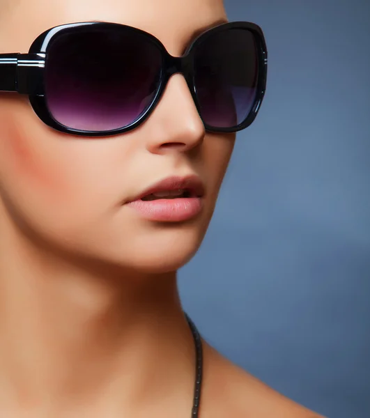 Stijlvolle women's zonnebril — Stockfoto