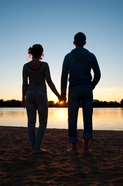 Silhouettes of couple — Stock Photo, Image