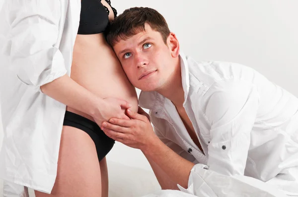 Marido y mujer embarazada —  Fotos de Stock