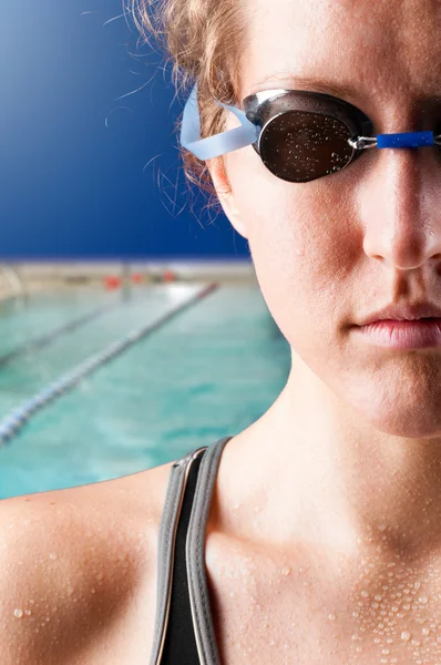 Kadın yüzücü — Stok fotoğraf