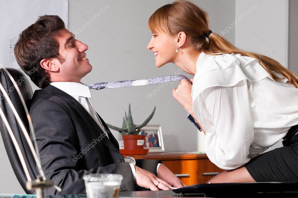 Секс с начальником в офисе