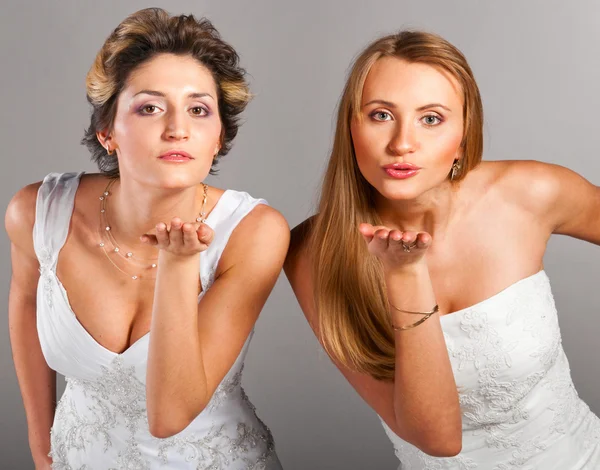 Beautiful brides is blowing kisses — Stock Photo, Image