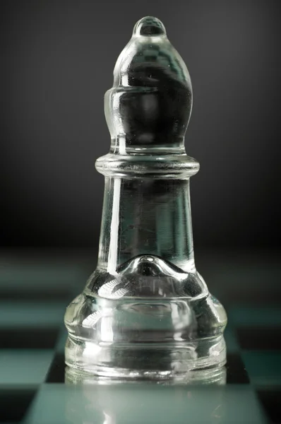Bispo de xadrez de vidro — Fotografia de Stock