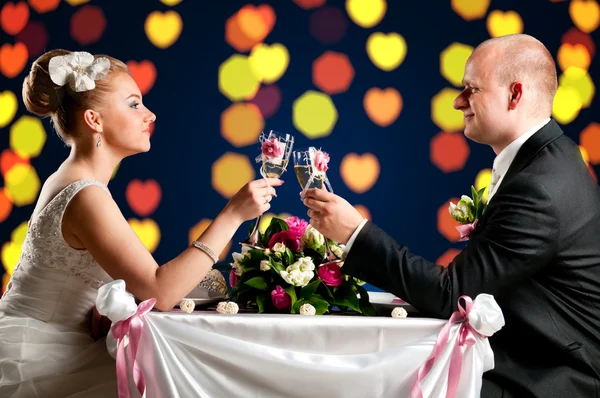 Noiva e noivo no café — Fotografia de Stock