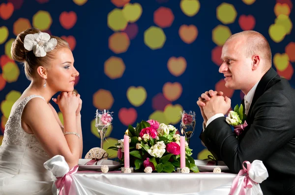 Bride and groom at cafe — Stock Photo, Image
