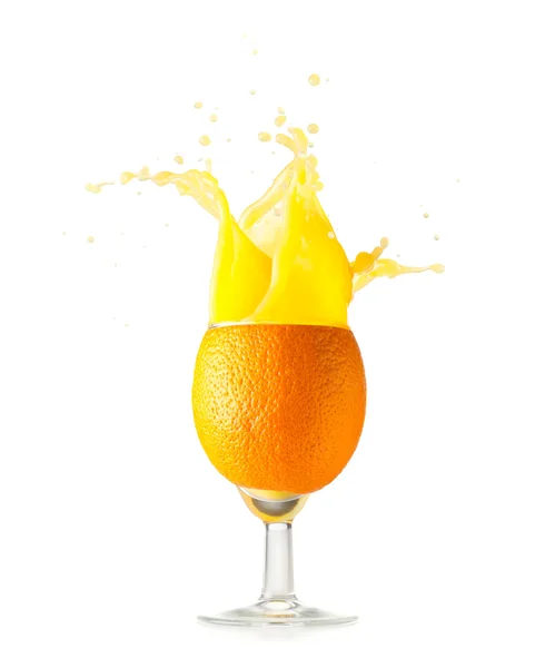 桔子汁是在玻璃 spalsing — 图库照片