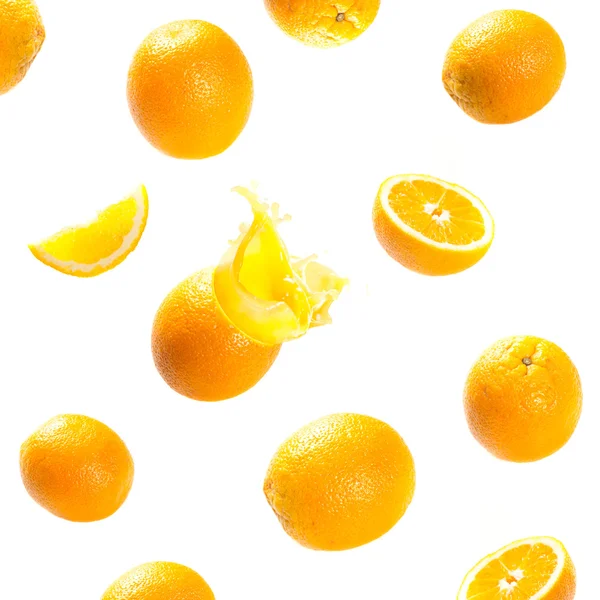 Queda e explosão de laranjas maduras — Fotografia de Stock