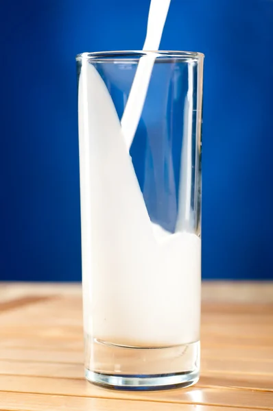 Mleko płynie — Zdjęcie stockowe