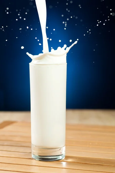 Il latte scorre — Foto Stock