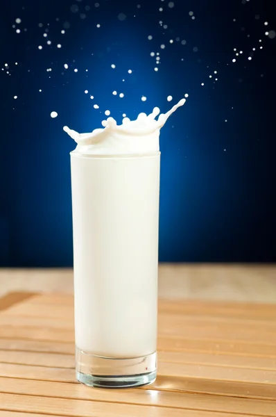 Il latte è schizzi — Foto Stock