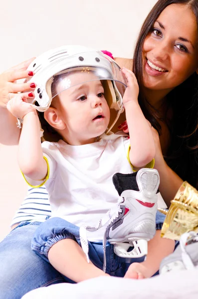 Moeder en hockey zoon — Stockfoto