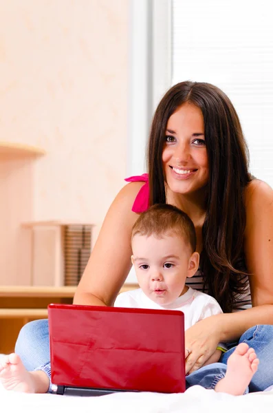 Mother and son are using laptop — Stock Photo, Image