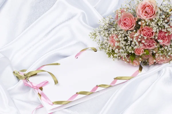 아름 다운 꽃다발과 카드 텍스트에 대 한 — 스톡 사진