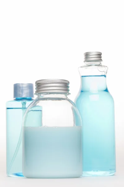 Conjunto de botellas con instalaciones para el cuidado del cuerpo — Foto de Stock