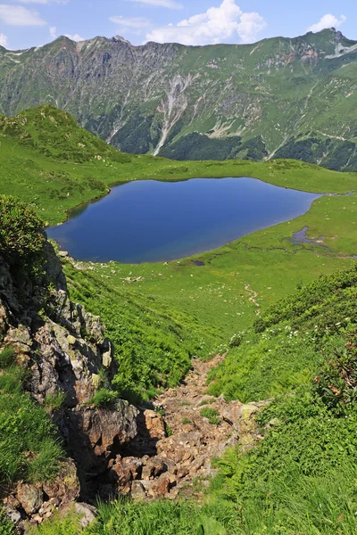 Горное озеро в долине 7 озер — стоковое фото