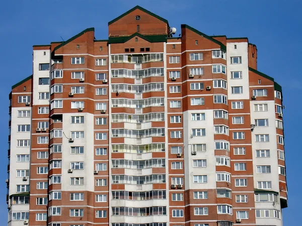 Vermelho edifício residencial — Fotografia de Stock