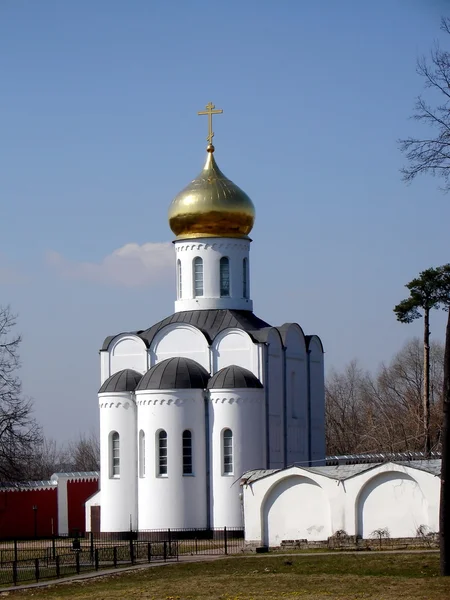 Witte Russisch-orthodoxe kerk — Stockfoto