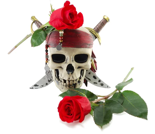 Totenkopf und rote Rose — Stockfoto