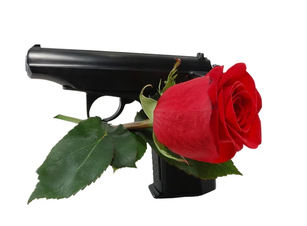 Pistolet et une rose rouge — Photo