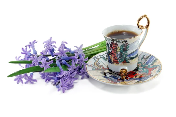 Чашка кави з квітами — стокове фото