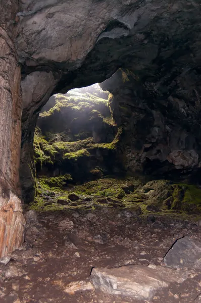 Saída da caverna — Fotografia de Stock