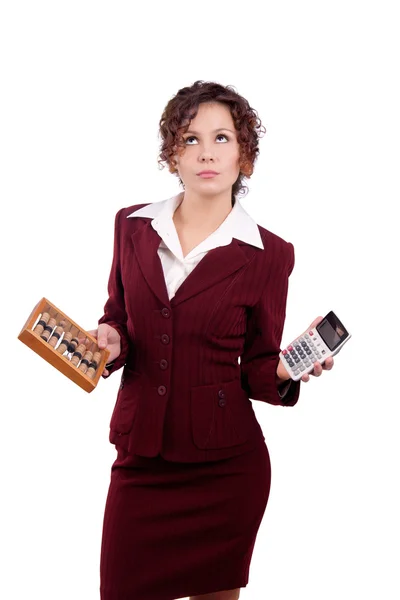 Affärskvinna som innehar abacus och miniräknare. — Stockfoto