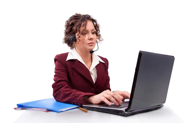 Kvinna med headset och bärbar dator — Stockfoto