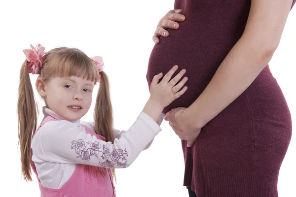Zwangere vrouw en haar dochter. — Stockfoto