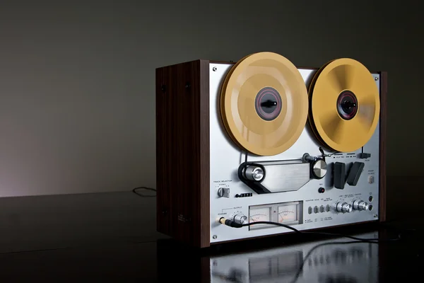 Vintage analoga rullbandspelare stereo kassettdäck recorder — Stockfoto