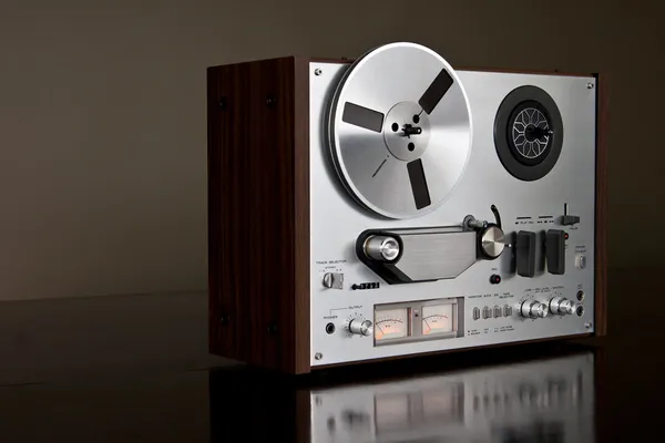 Bul Vintage analog stereo kaset çalar kaydedici — Stok fotoğraf