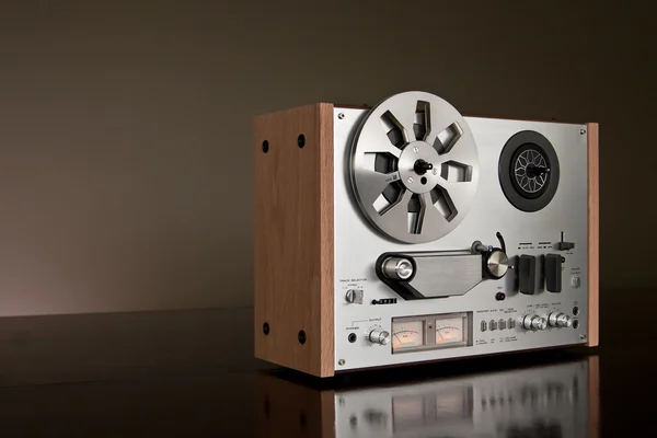 Vintage analoga rullbandspelare stereo kassettdäck recorder — Stockfoto