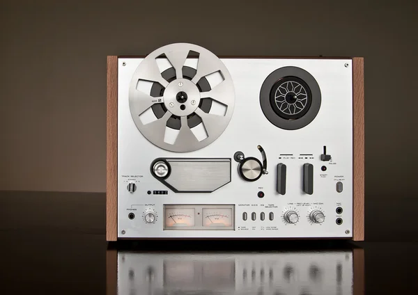 Bul Vintage analog stereo kaset çalar kaydedici — Stok fotoğraf