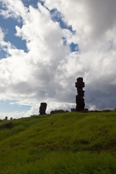 Vista panorámica de las estatuas de la Isla de Pascua — Foto de Stock
