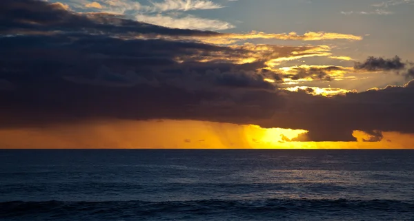 Pazifischer Sonnenuntergang in der Nähe der östlichen Insel — Stockfoto
