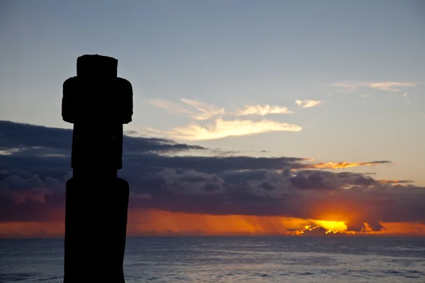 Easter Island Statue in the sunset — Stock Photo, Image