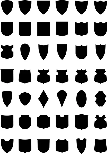 Conjunto de escudos heráldicos siluetas. Símbolos de armadura. Ilustración aislada sobre fondo blanco — Vector de stock