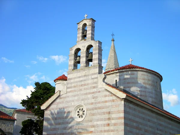 Kerk van de heilige drie-eenheid, budva, montenegro — Stockfoto