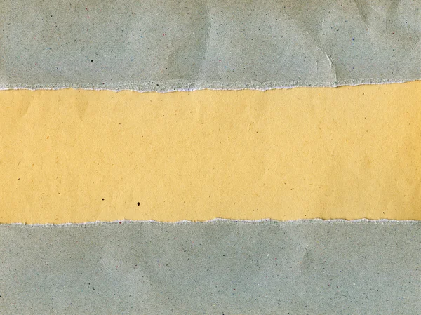 Разорванная зернистая бумага — стоковое фото