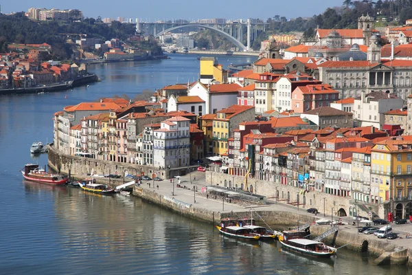 Πορτογαλία. πόλη του Πόρτο. Προβολή της ανάχωμα ποταμό douro — Φωτογραφία Αρχείου