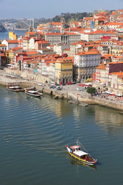 Portugalia. Miasto Porto. widok na nabrzeże rzeki douro — Zdjęcie stockowe