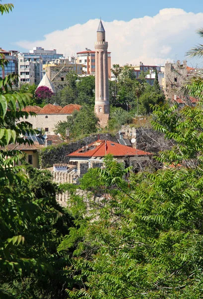 Pavo. Ciudad de Antalya. Minarete de Yivli — Foto de Stock