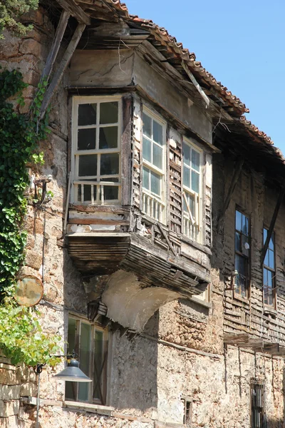 トルコ。アンタルヤの町。古いトルコの住宅 — ストック写真