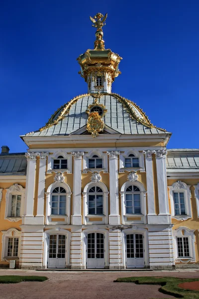 Kostel velké peterhof paláce — Stock fotografie