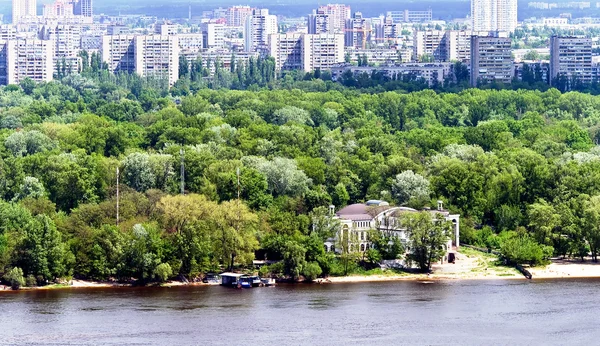 Vista de la arquitectura moderna de Kiev —  Fotos de Stock