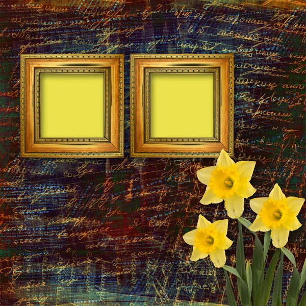 Antiguo marco de madera para la foto con ramo de flores —  Fotos de Stock
