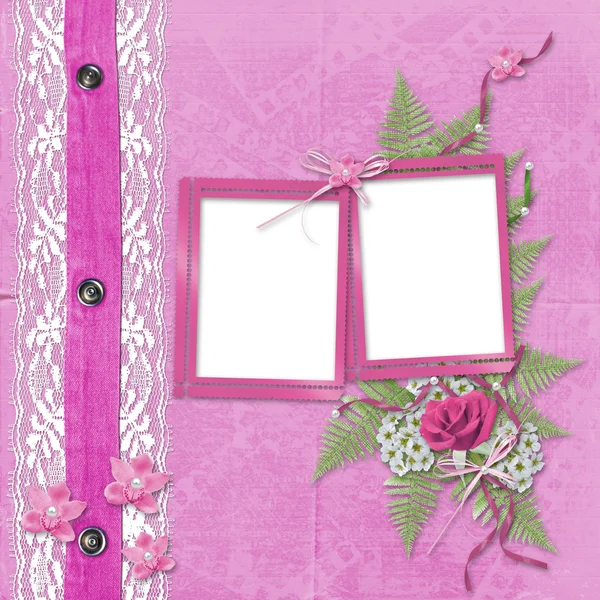 Розовый альбом для фотографий с джинсами, кружевами и орхидеями — стоковое фото