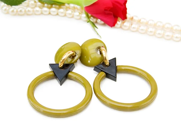 Vintage σκουλαρίκια με τριαντάφυλλο και μαργαριτάρια — Φωτογραφία Αρχείου