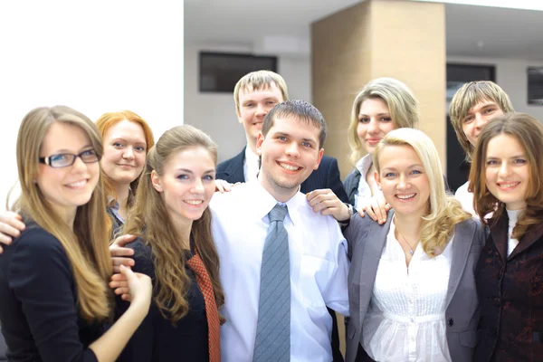 Молодой привлекательный бизнес - элитная бизнес-команда — стоковое фото