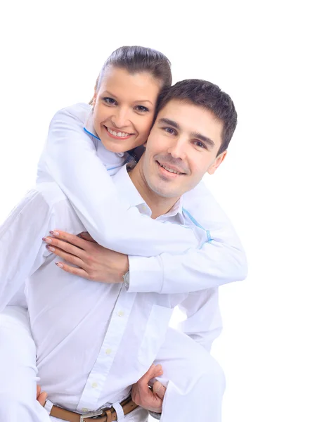 Porträtt av en glad ung par som har roligt tillsammans mot vit ba — Stockfoto